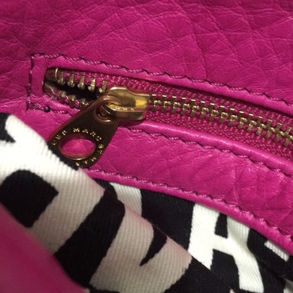 MARC BY MARC JACOBS Large Hot Pink Leather Shoulder Bag / Crossbody Bag Purse - Picture 16 of 17